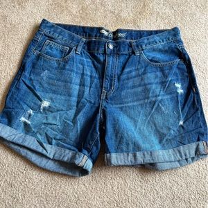 Old Navy Boyfriend Distressed Denim Roll Cuff Shorts 10 Regular